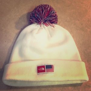 North face pom pom hat
